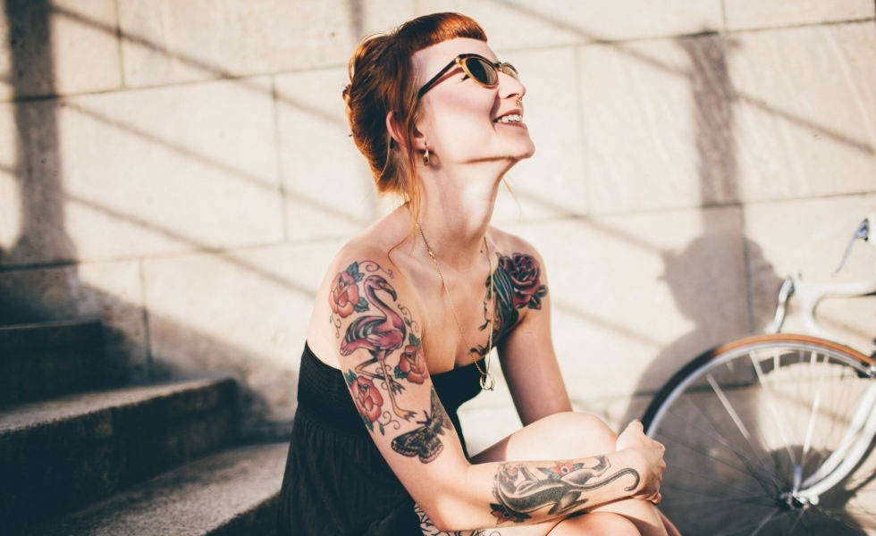Las emisiones solares en perjuicio de los tatuajes